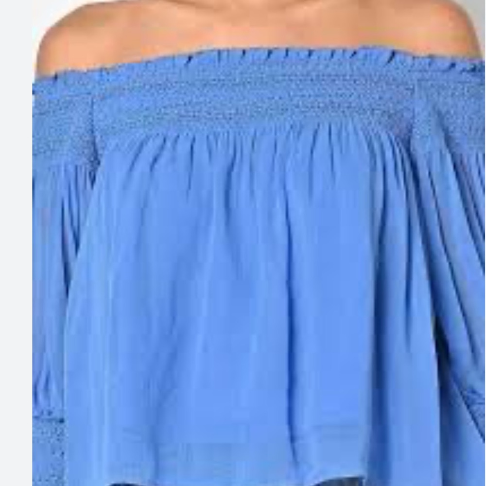 Off the shoulder stretch top light blue with crocheted sleeves